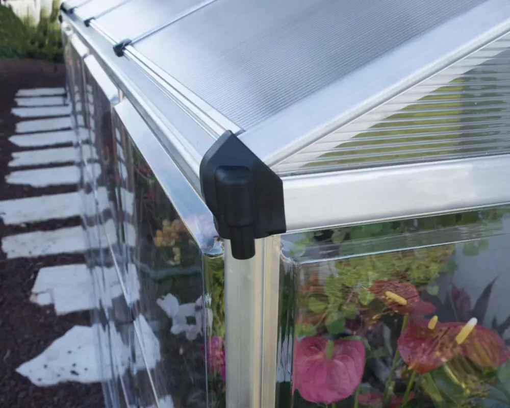 Lean to greenhouse gutters